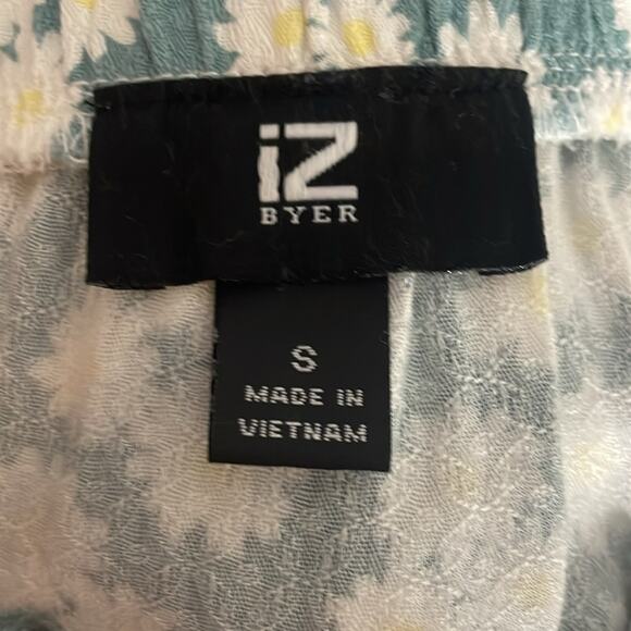 IZ Byer green and white floral off the shoulder top - Picture 7 of 8